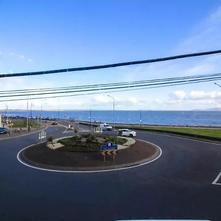 Seaside Views Apartment