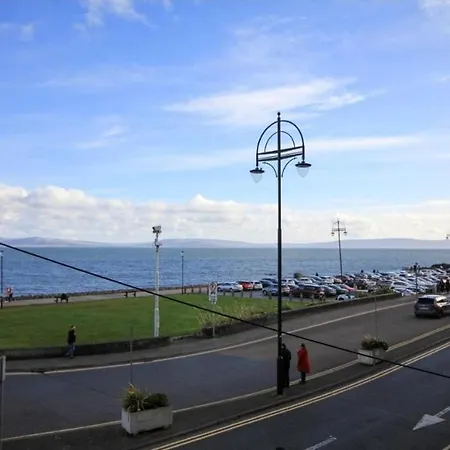 Seaside Views Apartment *